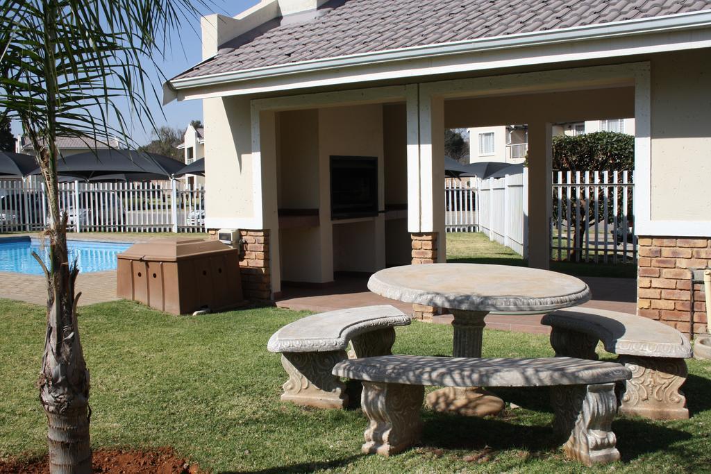 African Eagle Apartments Witfield Dış mekan fotoğraf